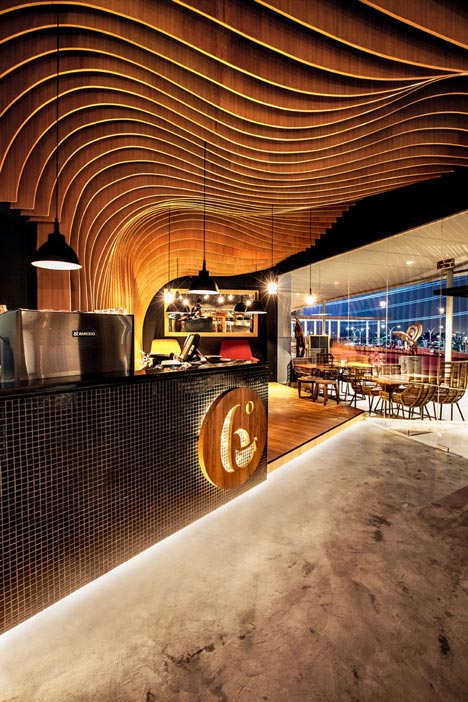 6-Degrees-Cafe-in-Indonesia-by-OOZN-Design_dezeen_10-1