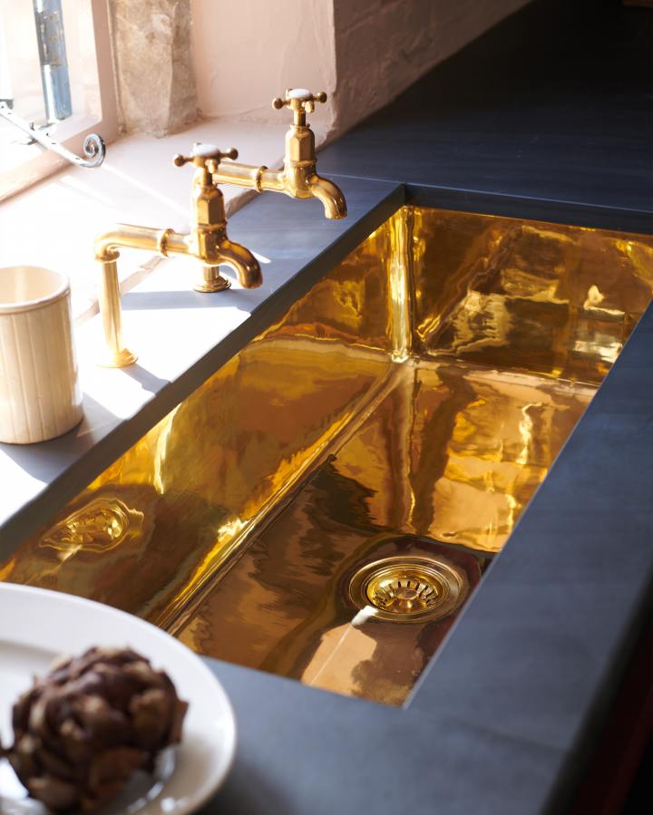 deVOL Polished Brass Sink 10